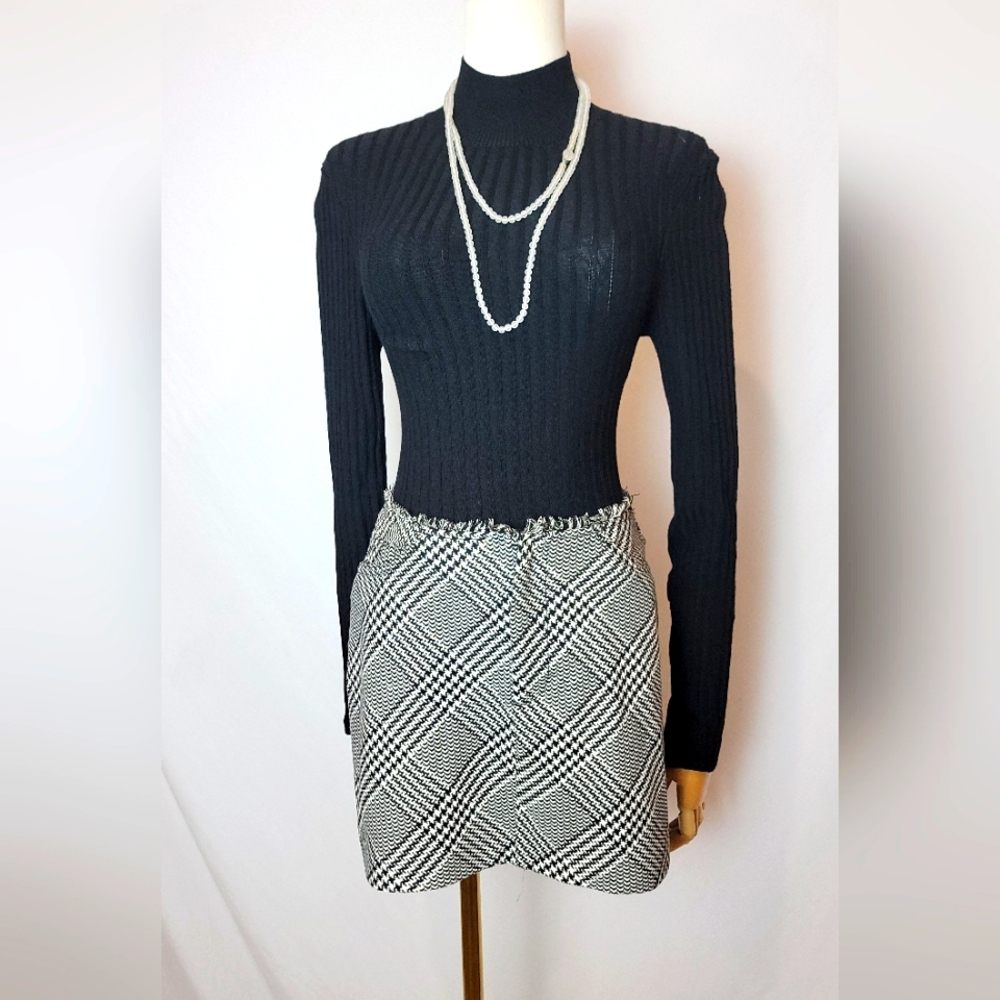 NWOT ZARA Plaid Houndstooth Short Mini Skirt in Black and Ivory, Size Medium